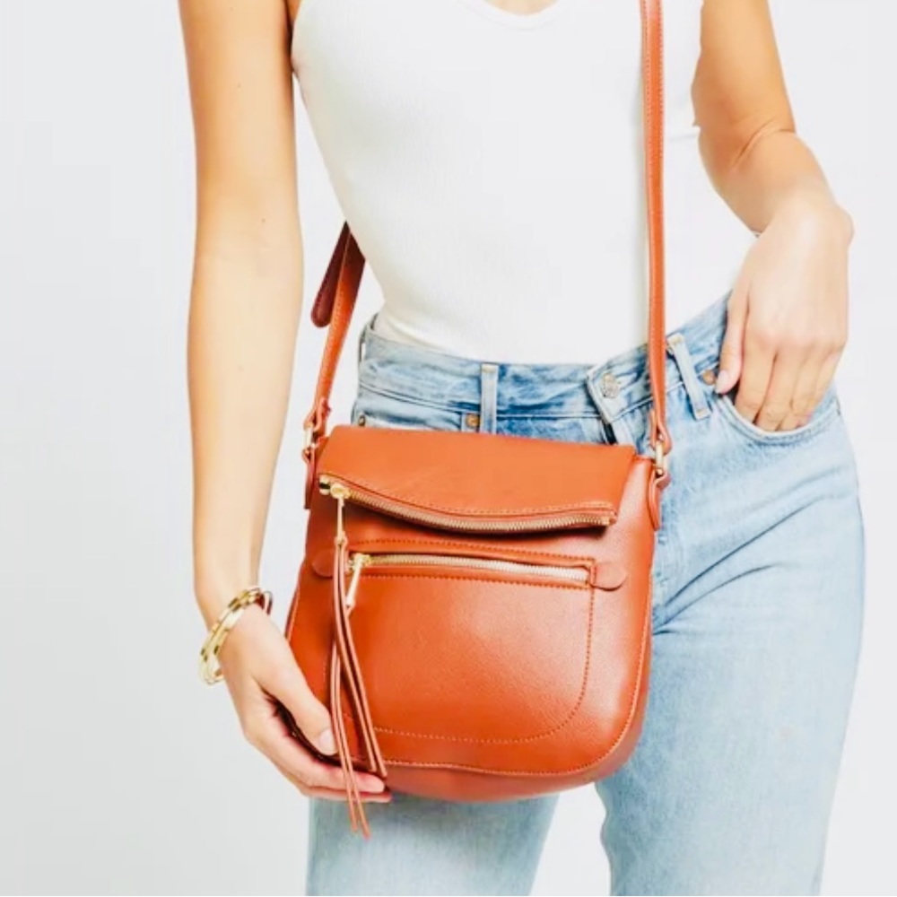 Vince Camuto M Camel Tan Pebble Leather Expandable Flap Front Crossbody Purse